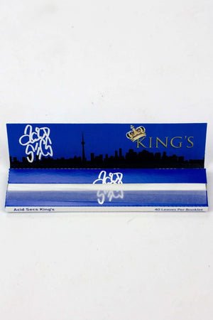 Apri immagine nella presentazione, Acid Secs King&#39;s Rolling Papers - Packs
Acid Secs Productions Inc.
The Acid Secs King&#39;s Rolling Papers are Ultra-Thin Rice Rolling Papers. Features: Size: 108mm x 44mm Weight/Thickness: 13gsm Quantity: 40 leaves per pack
1-1/4, 100 bucks, 100 dollar, 100% silver, 24K, 24K gold, 24K Gold Rolling Papers, 420, Accessories, accessory, Acid Productions Inc, Acid Secs, Acid Secs Jack&#39;s, Acid Secs King&#39;s, Acid Secs Productions, addicted, apple pie, banana, birthday, blunts, Bundles, cannabis, cigars, clear, cream,
